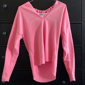 Cute Outer Banks sweatshirt/coverup. 💗🤍